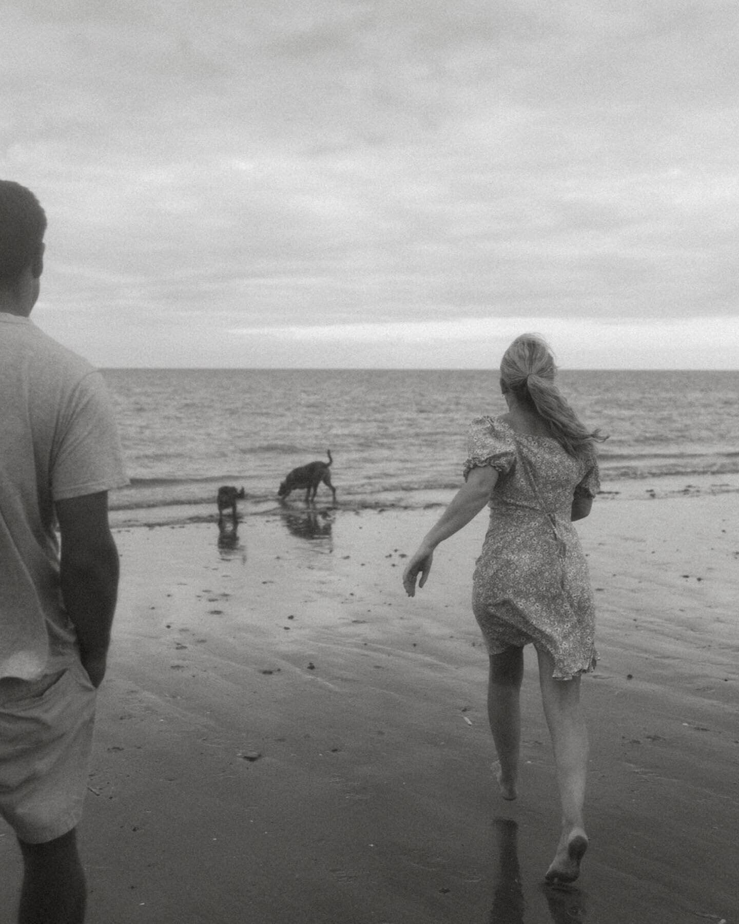 Throwback to a cute shoot with @meganduffieldphotography &amp; Martin last summer ✨ so keen for warmer weather and beach sessions this year ✨