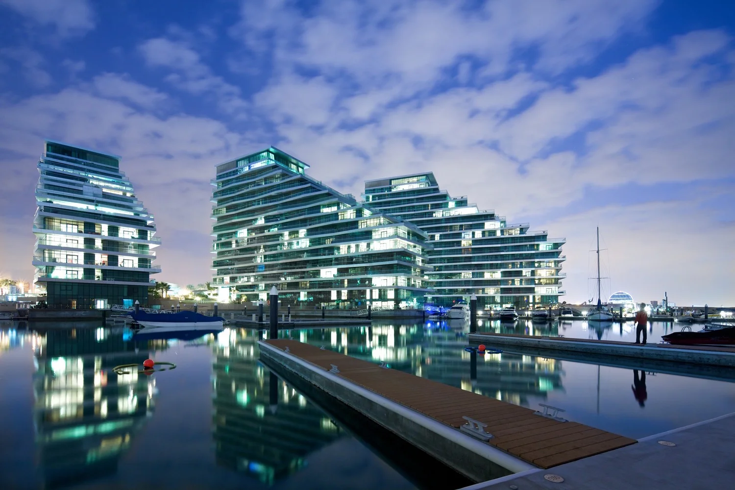 Al Bandar is a mixed-use, (artificial) island development and the first residential offering completed on the prestigious 11km long Al Raha Beach precinct in Abu Dhabi, United Arab Emirates. There are five buildings in all, ‘Al Manara A, B, C’, ‘Al Barza', and ‘Al Naseem’ . Combined there are 511 units of varied sized apartments, duplexes and loft residences. Designed by BroadwayMalyan Architects, the waterfront buildings all feature balconies and spectacular water views looking towards Yas Island.