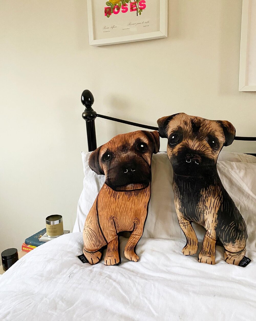 👩🏽&zwj;🤝&zwj;👩🏼 Border terrier babes. 
I love making mirror image pairs + I have space this week for some! Send me a DM if you want your own custom pair 🐩 🐩