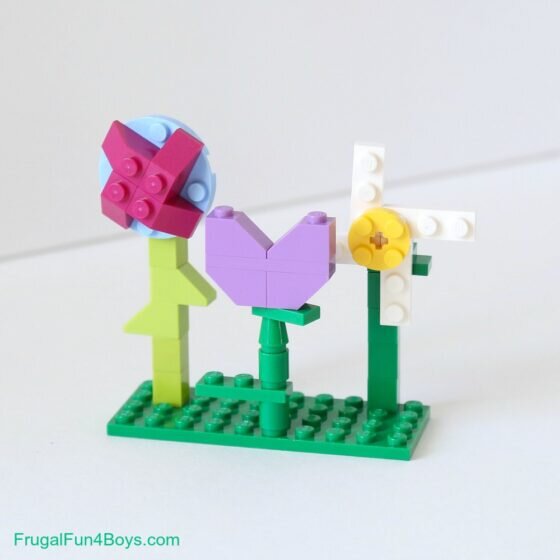 How to Build a Lego Rose - Brick Twist
