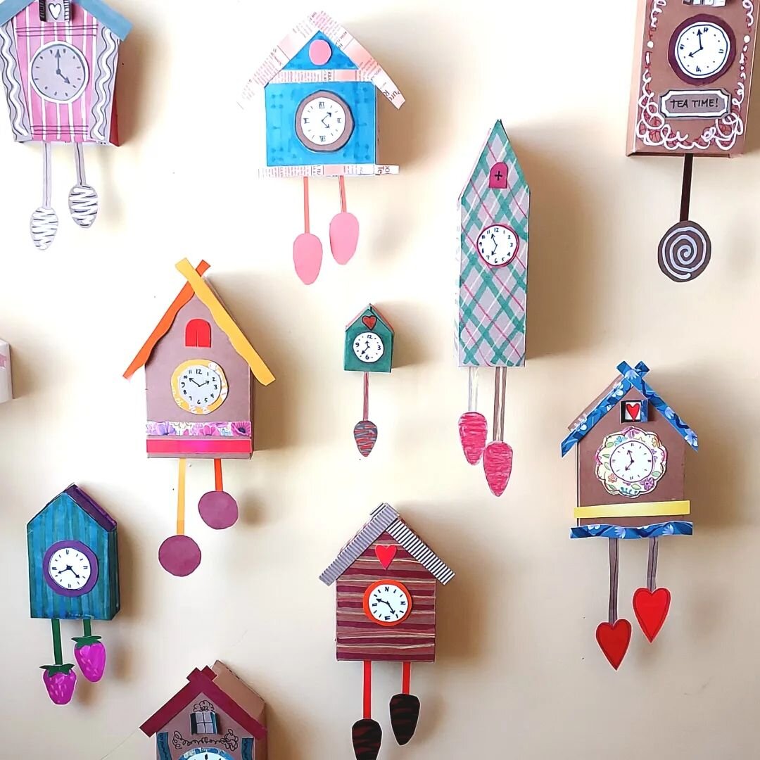 True story: my husband told me yesterday that he caught himself looking at one of these Cuckoo Clocks...thinking it was showing the correct time.  As the old joke goes, though, he wasn't wrong -  they do show the right time twice a day 🕑🕑. So not o