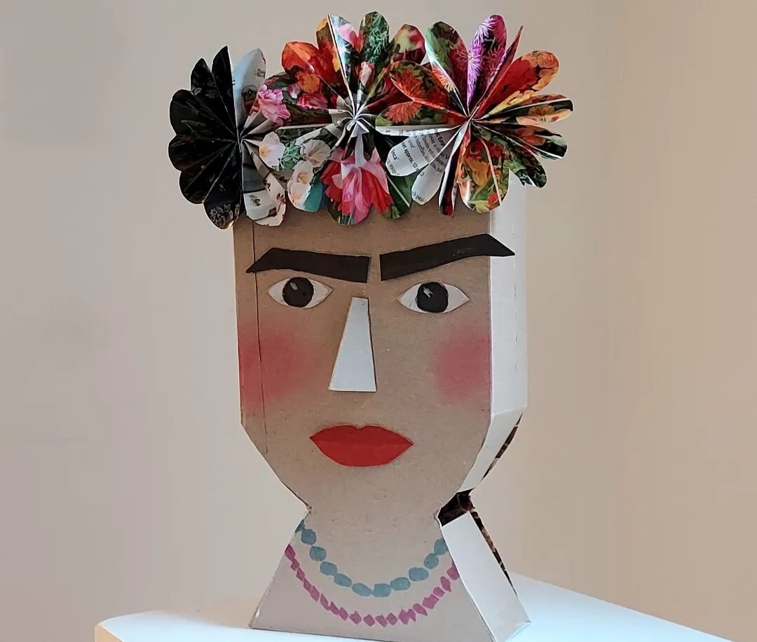 Allllmost ready to post the Box Head how-to. Meanwhile here's one of the ideas from the upcoming post: make your own hero. This one's going in my studio as a reminder to just be me 😊. Who's your hero?
.
#joancrawfordseyebrows #fridakahlo #Frida #her