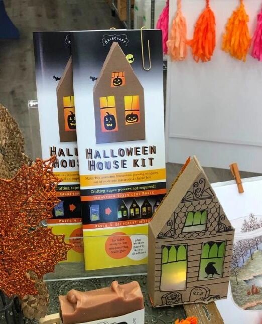 Here in Arlington MA we have a brand new shop that carries only zero waste, plastic free and sustainable goods. So excited to have my product line Mac&amp;Craft carried at Yes! @yesplasticfree .This one is a set of Halloween houses made from Annie's-