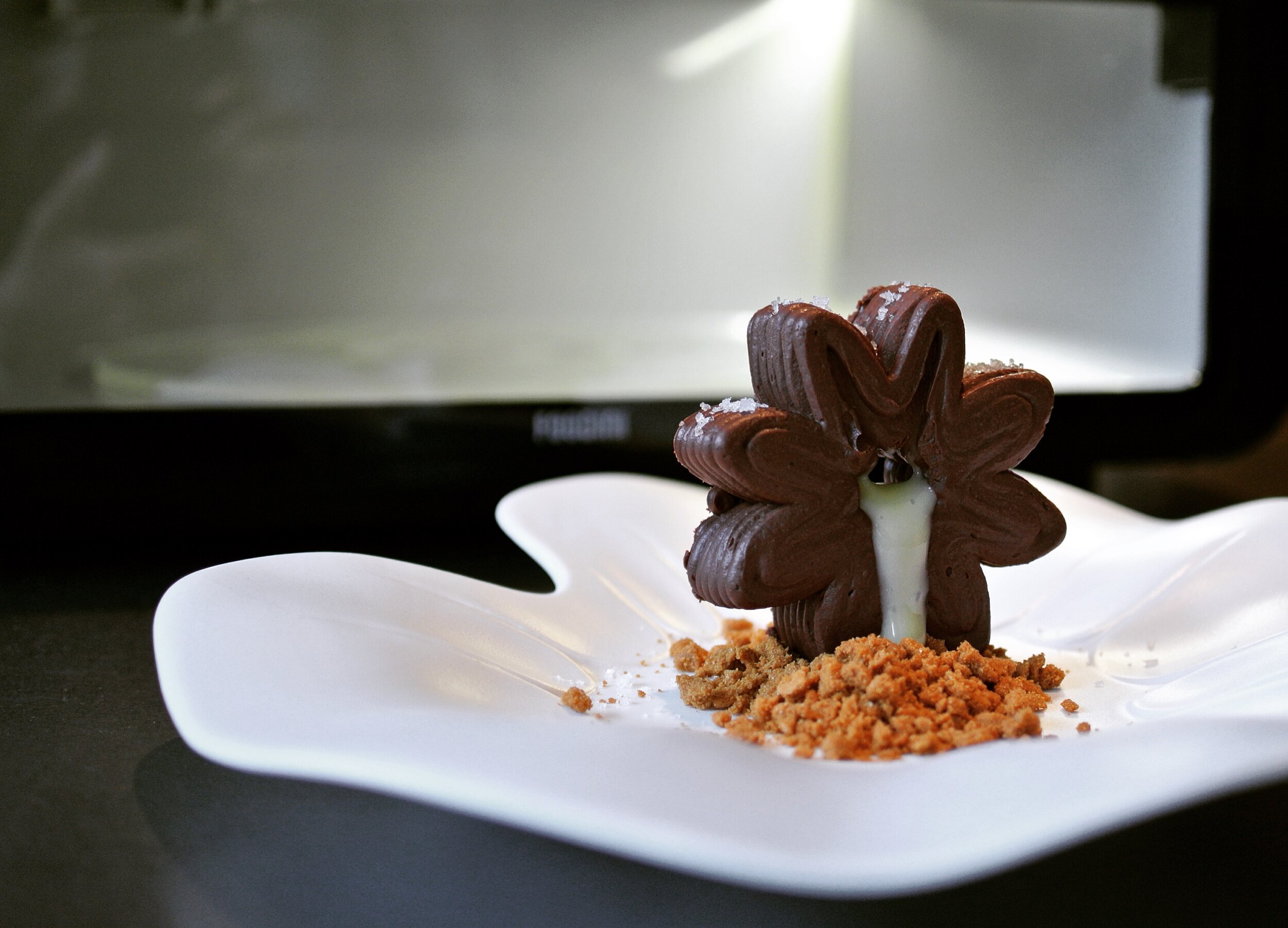 NM by Chef Carles Tejedor of OilMotion - Chocolate Flower.JPG