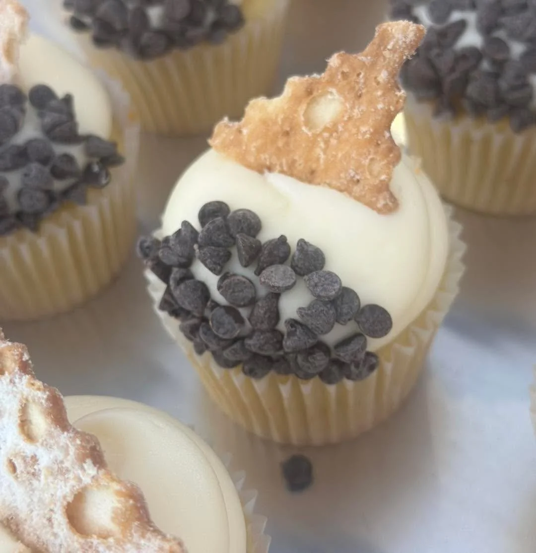 SATURDAY Open 10-2pm
Cannoli is a crowd pleaser! 
Menu- 
Gingerbread 
Anisette 
Milk &amp; Cookies
Chocolate Cadbury 
Peppermint Crunch 
Chocolate Dipped 
Caramel Cheesecake Chip
Winter Wonderland 
Oreo Coffee Heath Bar Pie 
Cannoli 
Pecan Praline 
M