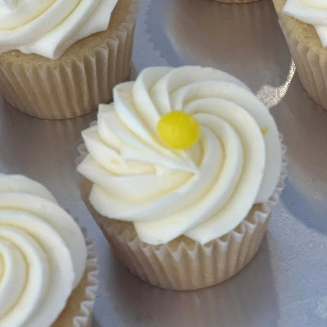 FRIDAY&hellip;. 10-6pm
Lemon Drop cupcakes!  So refreshing! 

Full menu-
Lemon
- Cookie Butter
- Cookie Dough
- Cannoli
- Oreo
- Strawberry Shortcake
- Chocolate Eclair
- S&rsquo;mores
- Chocolate Caramel Chip Cheesecake 
- Ding Dong
- Chocolate Jimm