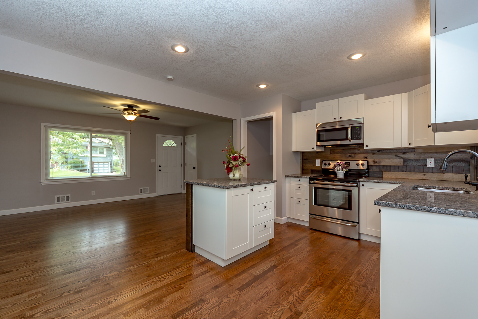 13629 Winchester Ave - Web-111.JPG