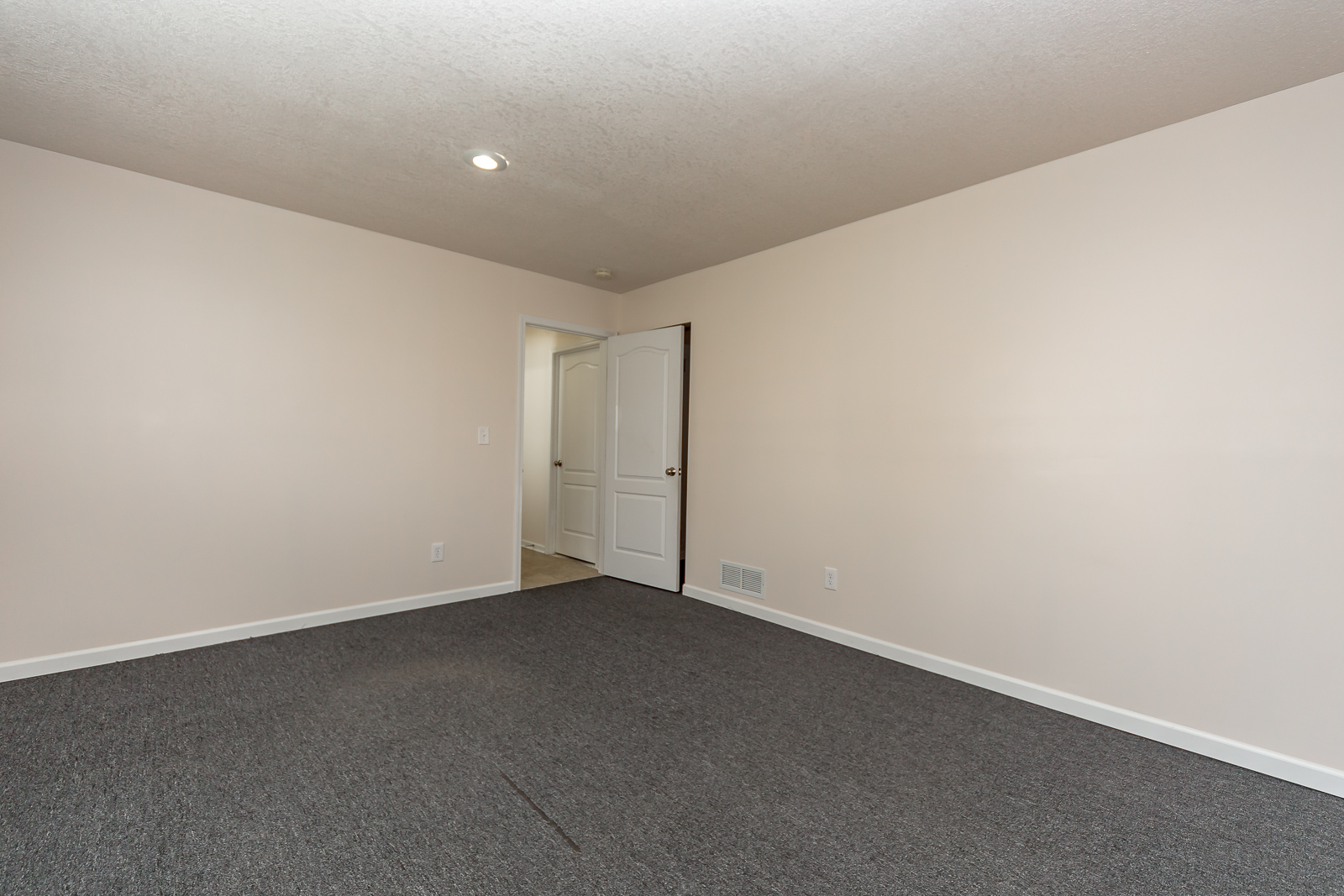 504 Fall Creek Dr - Web-128.JPG