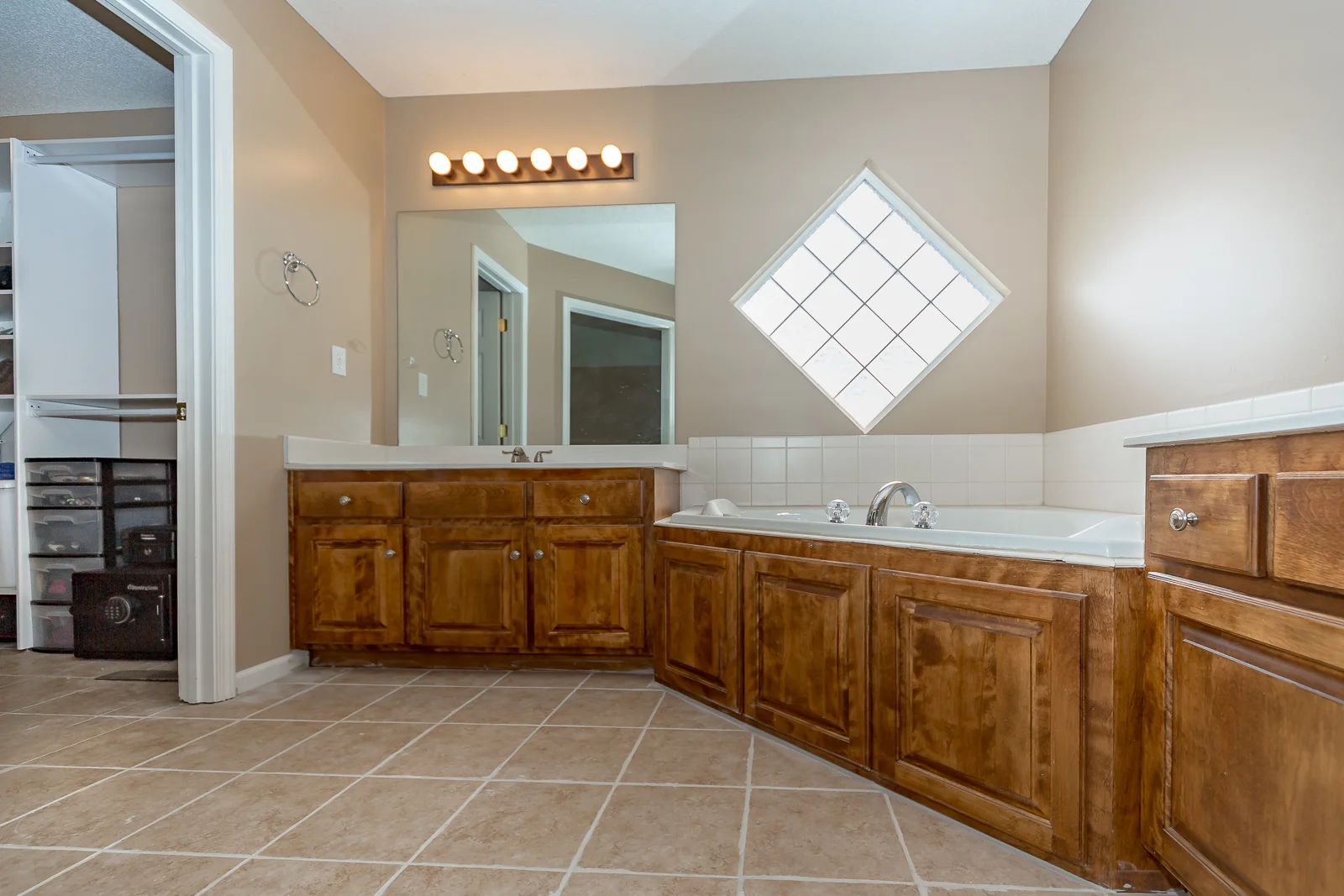 618 S Walnut - web-130.jpg