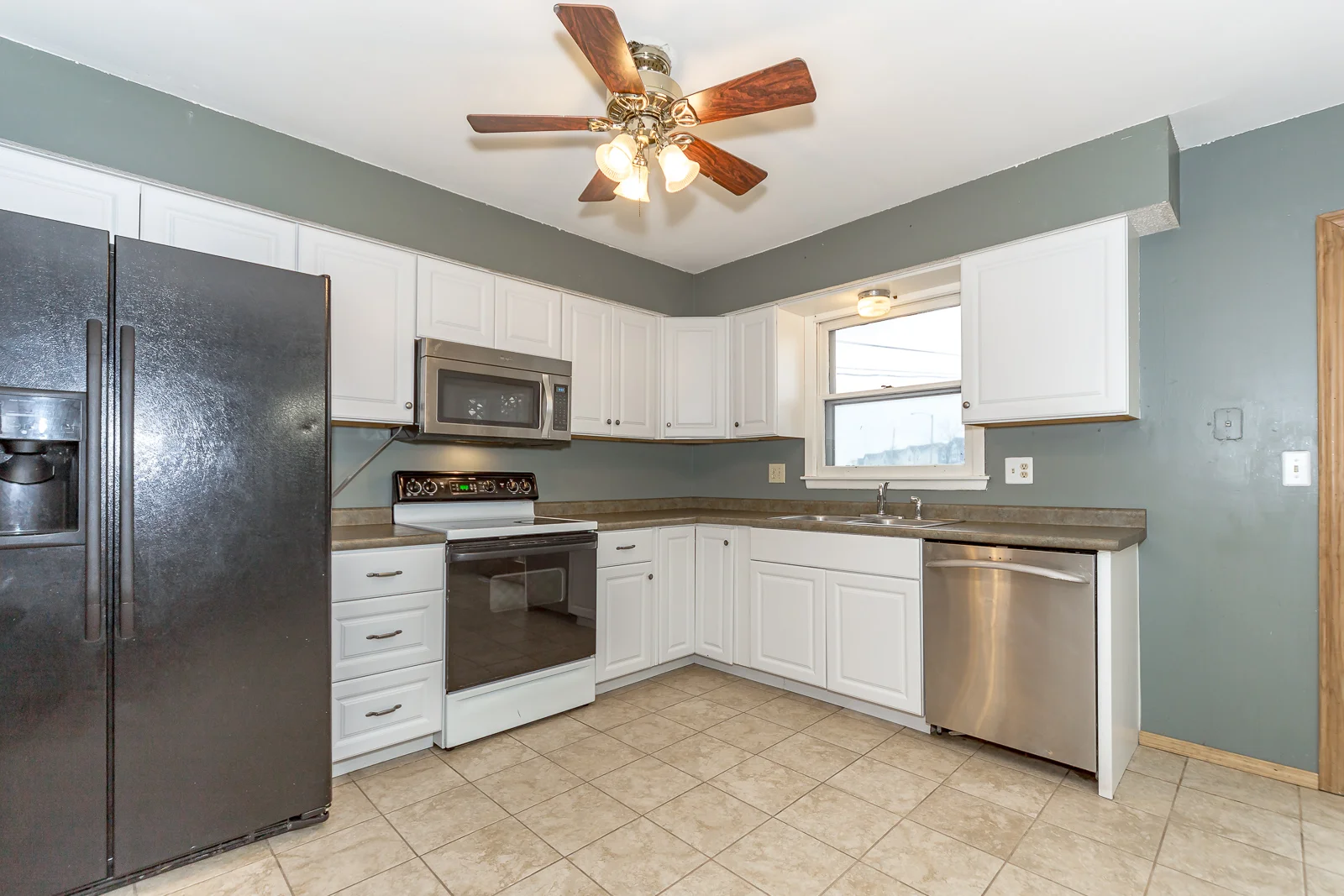 1114 W 3rd St - Web-11.jpg