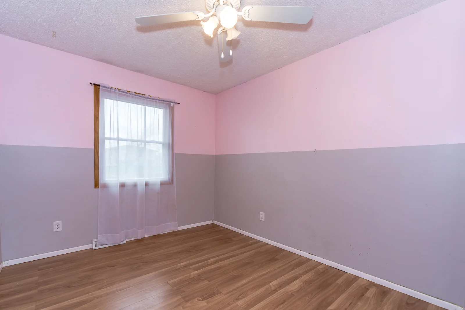 1114 W 3rd St - Web-14.jpg