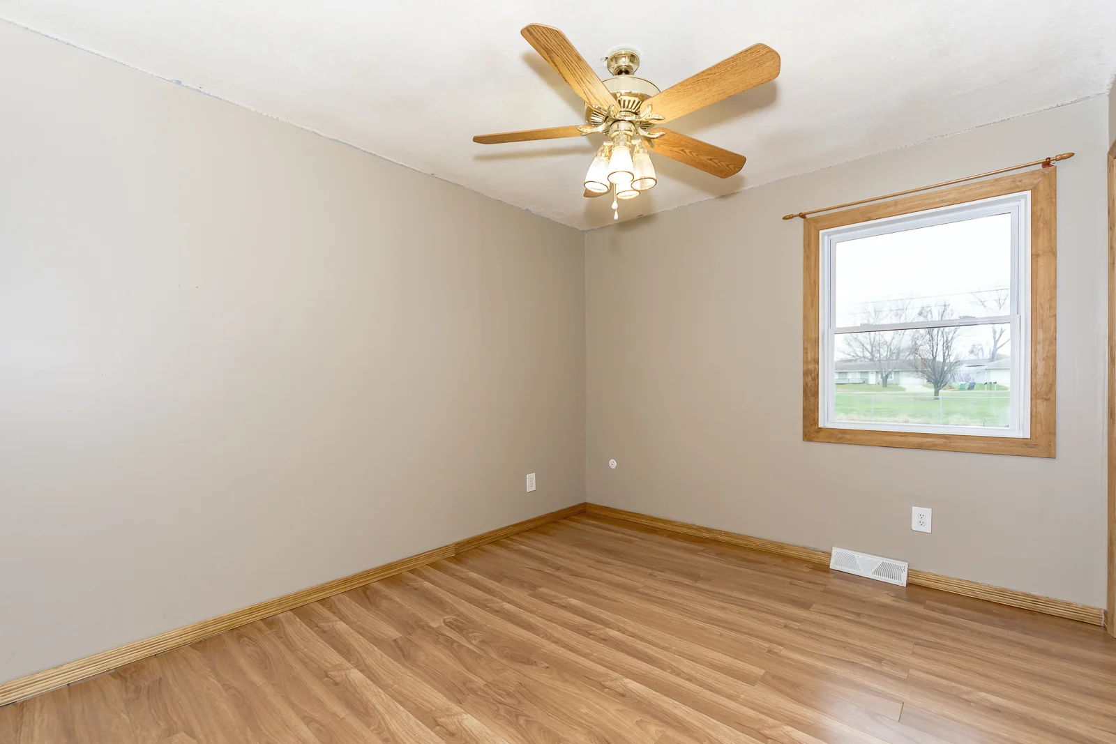 1114 W 3rd St - Web-16.jpg
