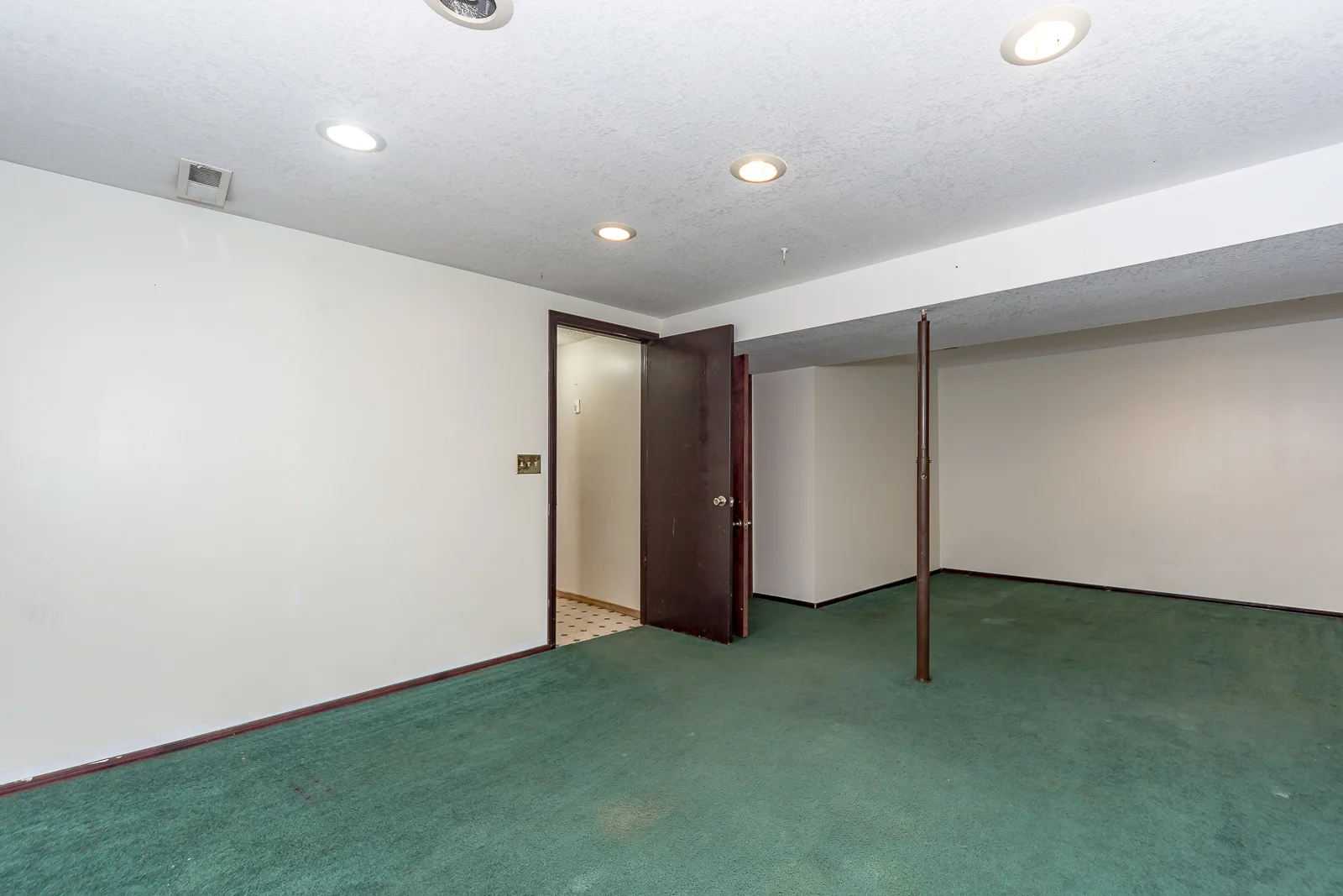 1114 W 3rd St - Web-25.jpg