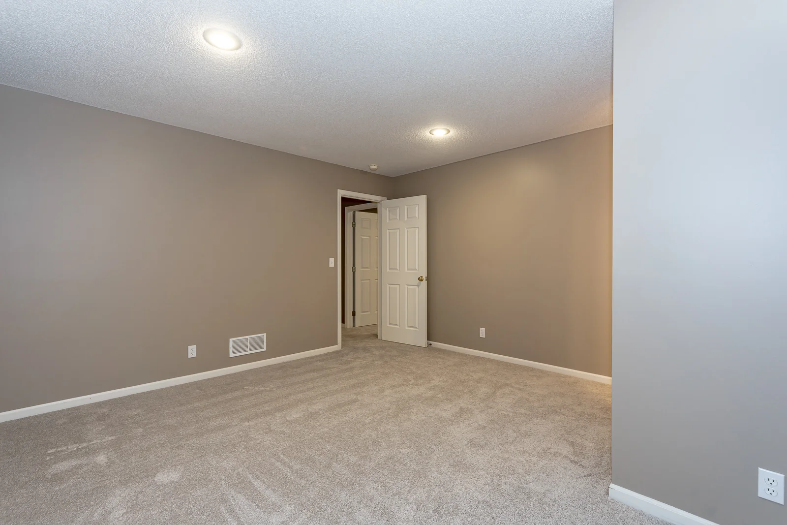 6520 W 106th St - Web-150.JPG