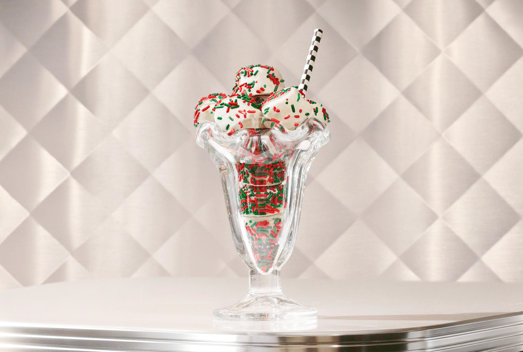 Holiday_Bordeaux_0394_Hero_Base-v2 copy.gif