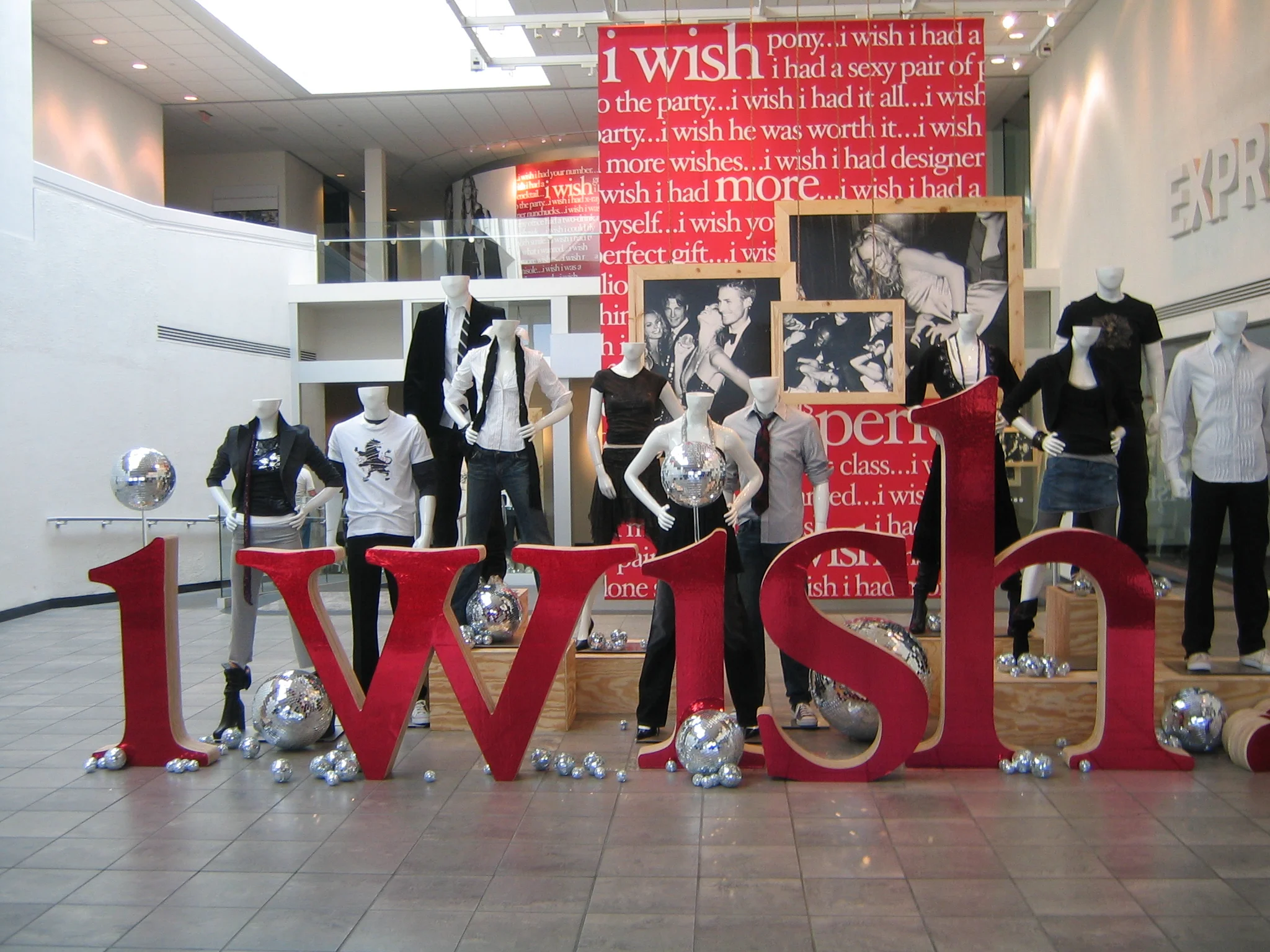 printed graphics + 3D visual merchandising elements 