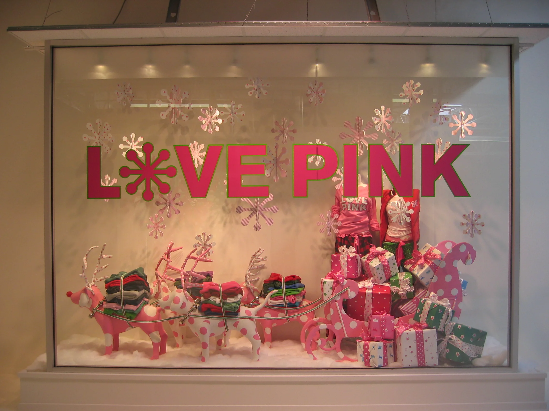 marketing graphics + 3D visual merchandising props 