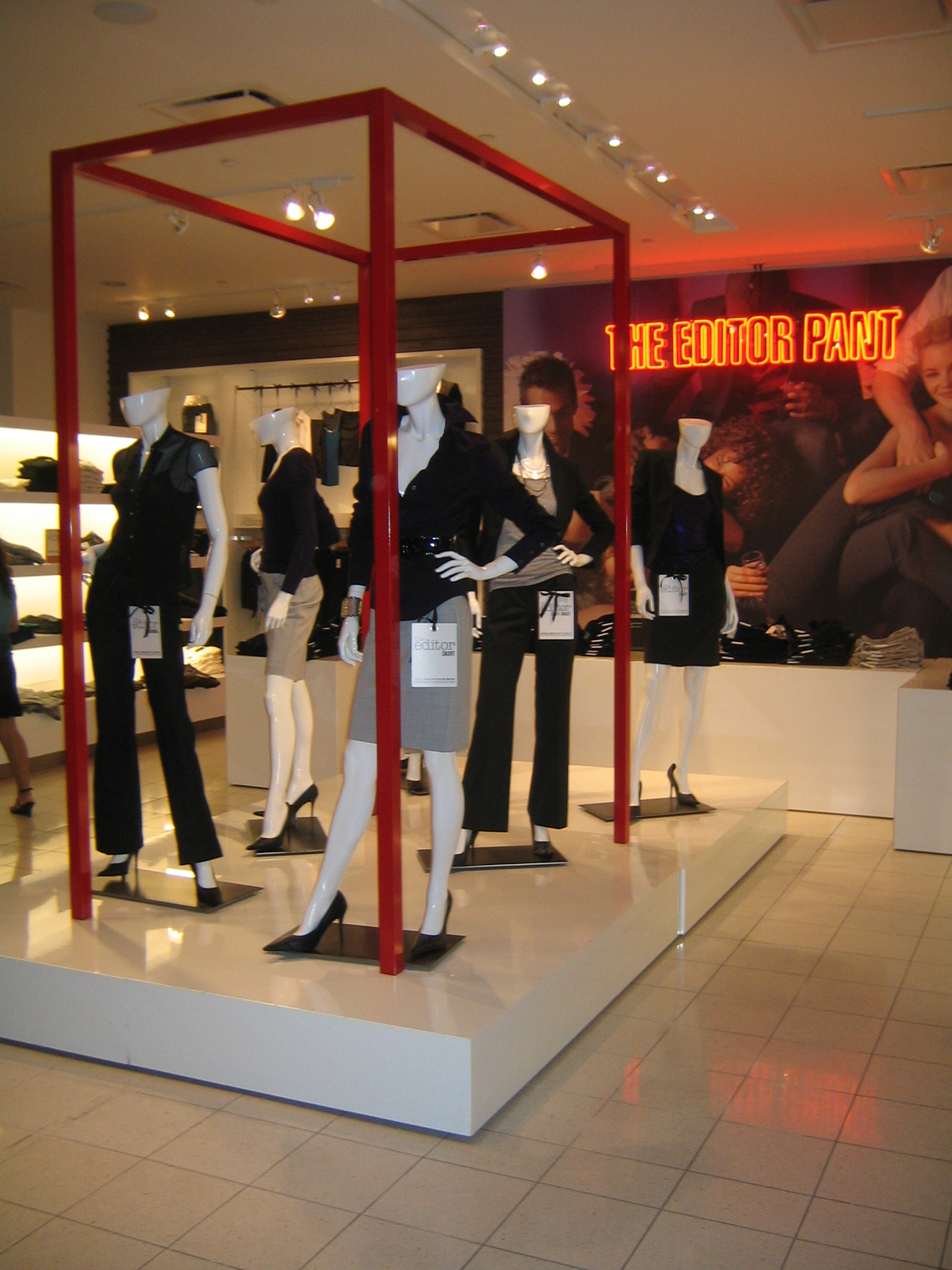 printed graphics + 3D visual merchandising elements 