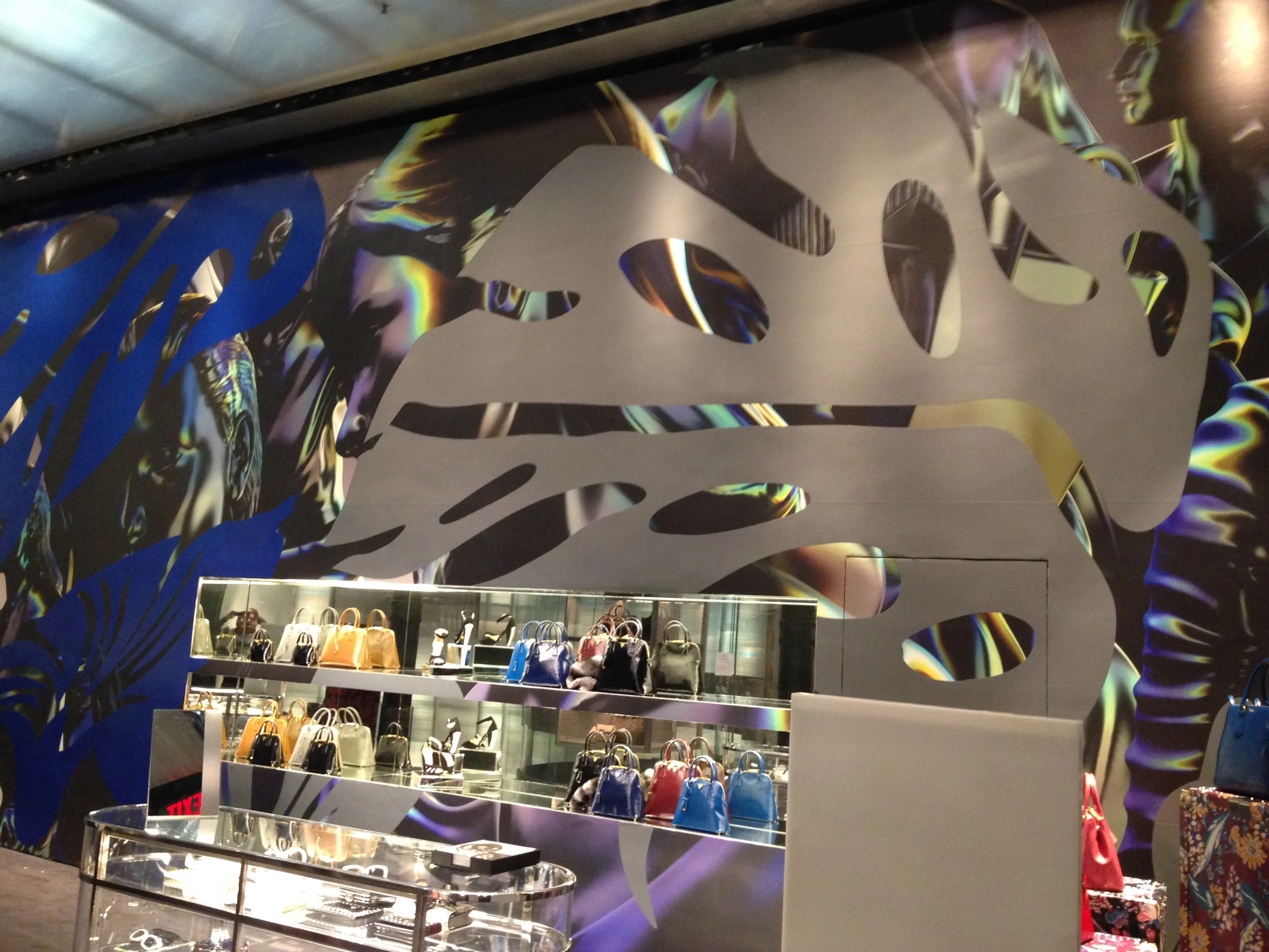 2013 - IRIDESCENCE - printed wallpaper + intervention
