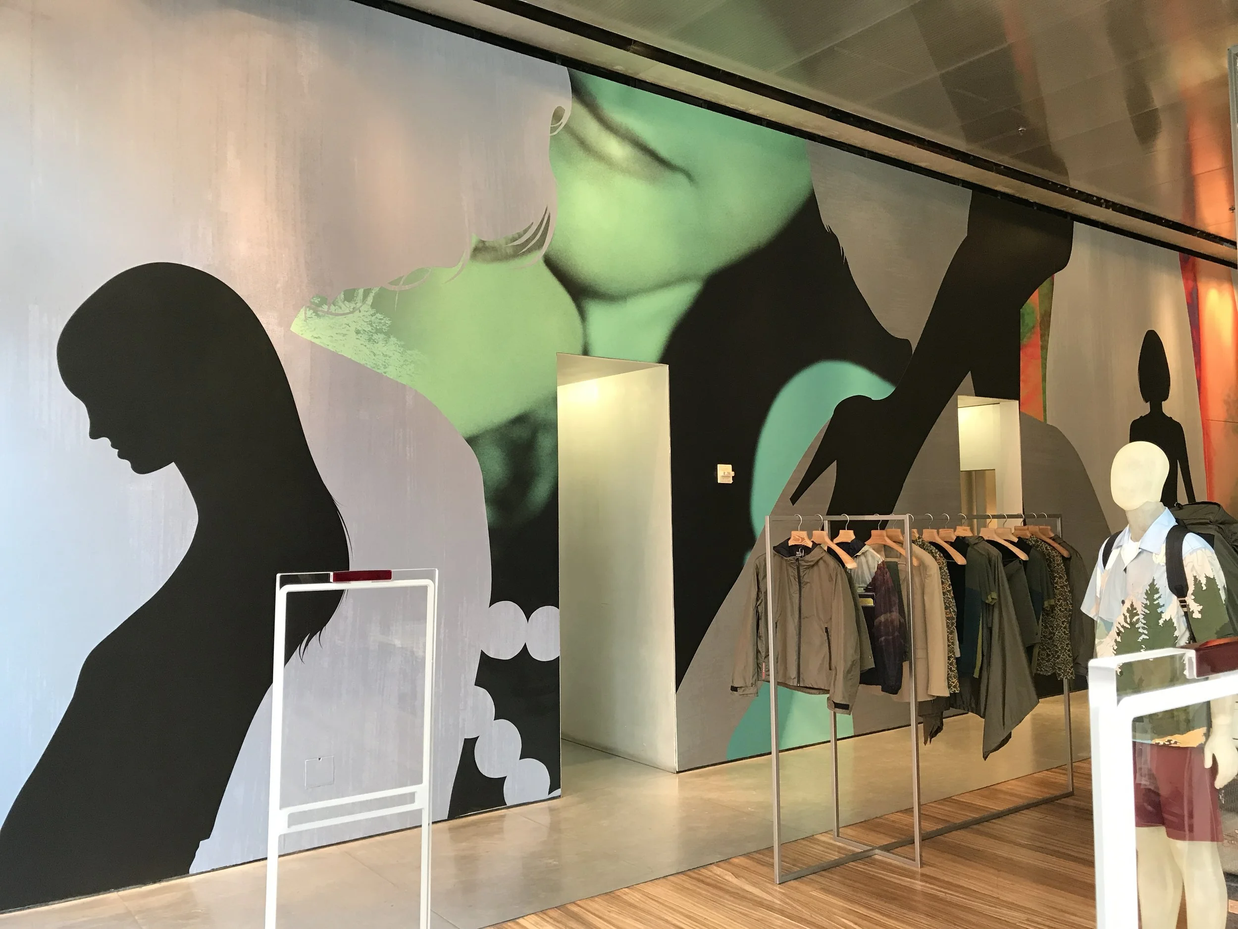 2017 - MUTE - printed wallpaper + intervention