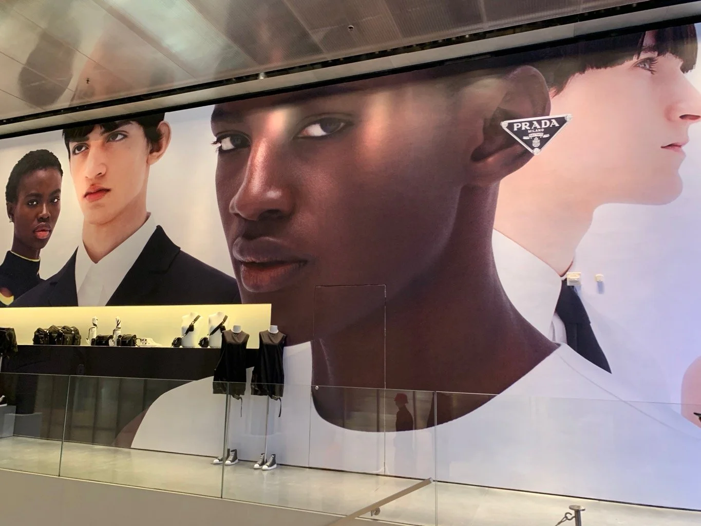 2021 - ny fashion week- printed wallpaper