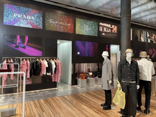 2023 - Printed Wallpaper -  01