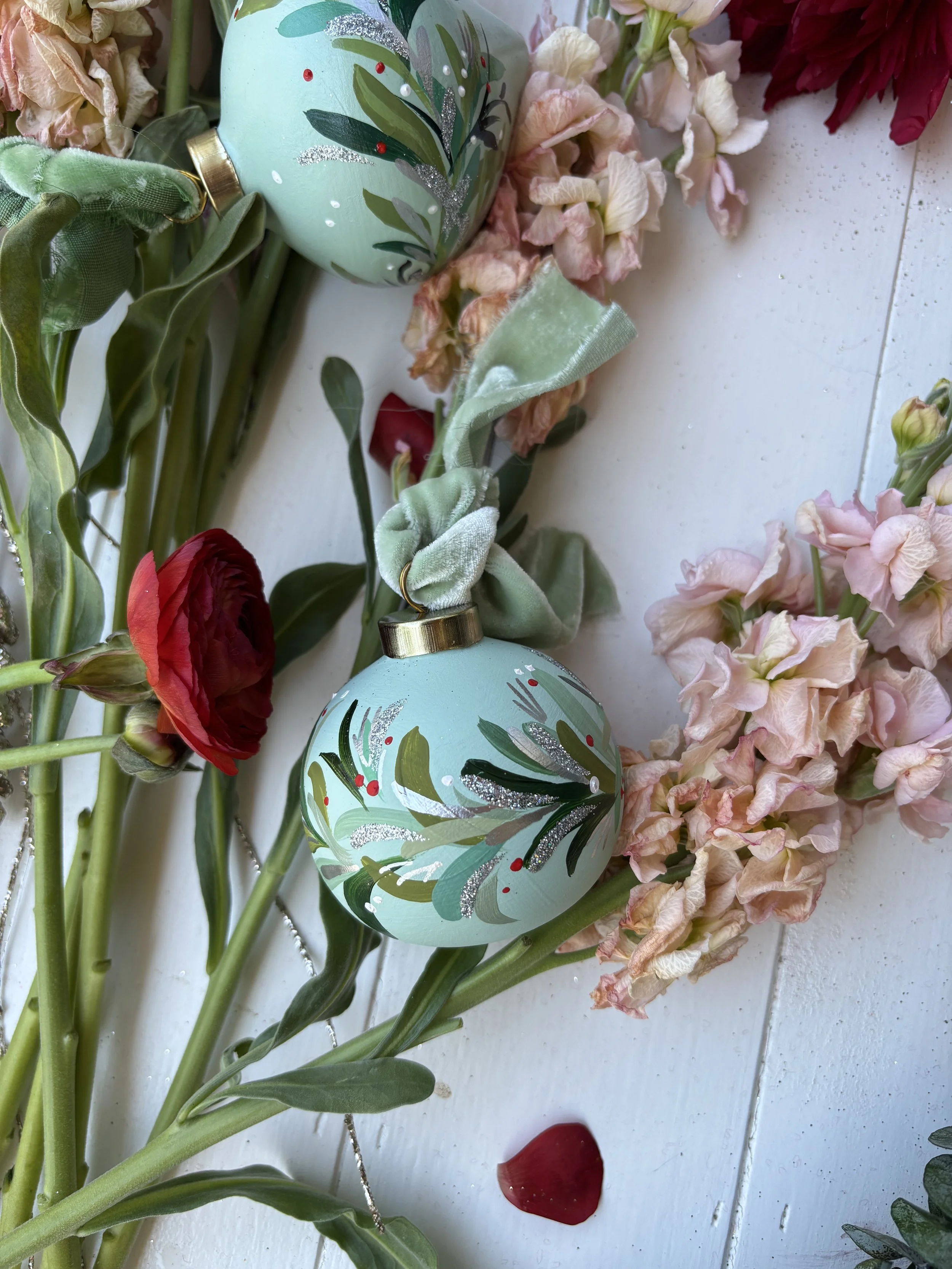 Round Green Garland w/Green Ribbon