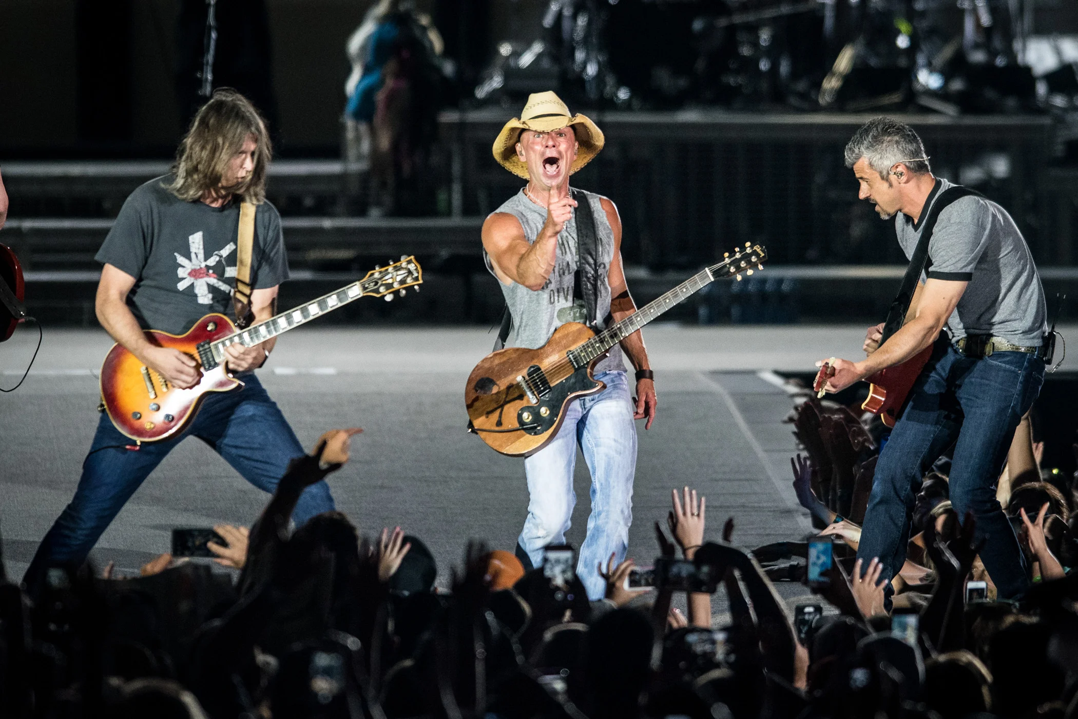 Country singer Kenny Chesney, center, performs during the Spread the Love Tour at Lincoln Financial Field in Philadelphia on Saturday, June 25, 2016. (Michael Ares / Philadelphia Inquirer)