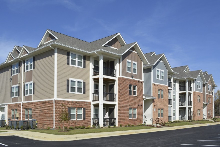 ADAMS CROSSING APARTMENTS