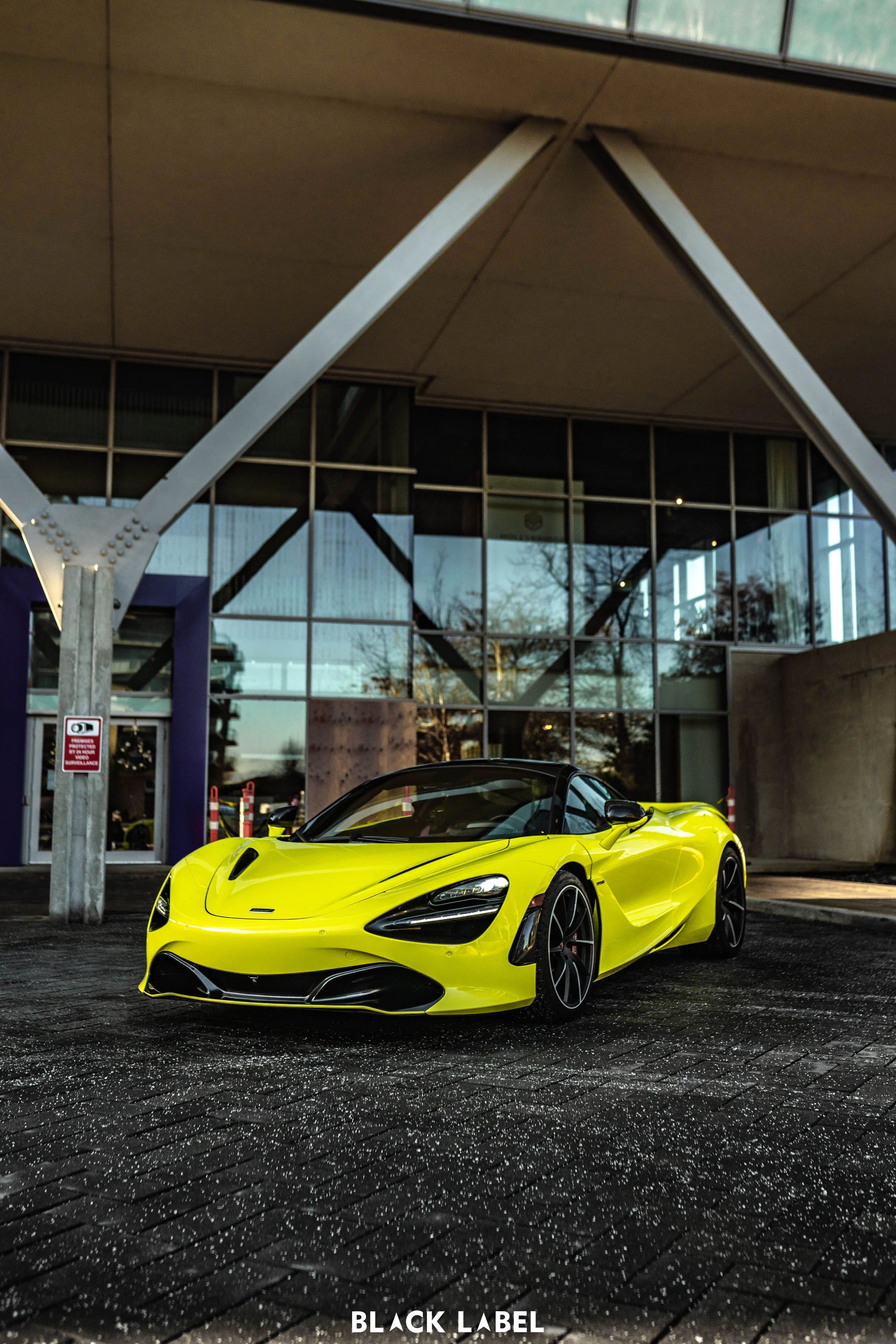 Mclaren 720S - Hightlighter Yellow PPF