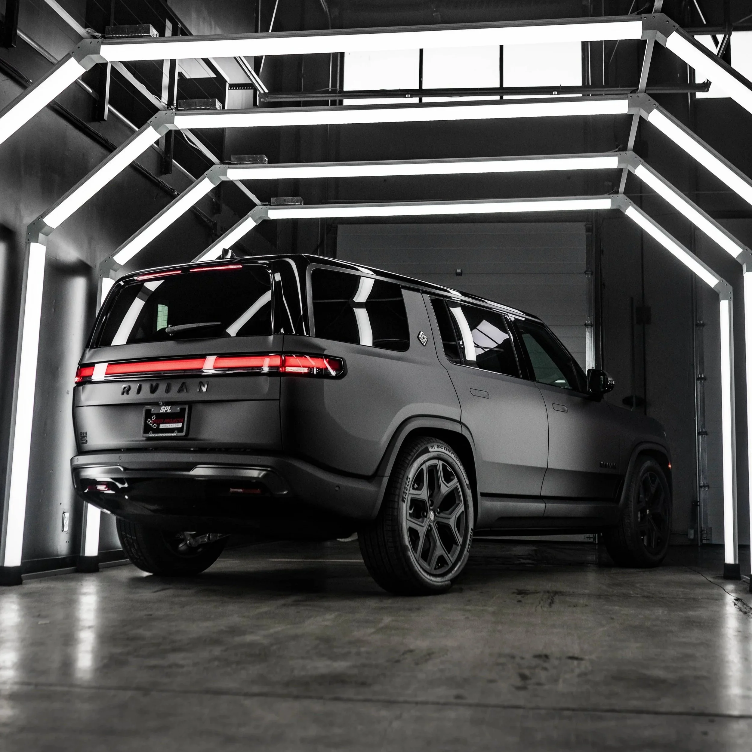 RIVIAN R1S COLOUR PPF MATTE BLACK