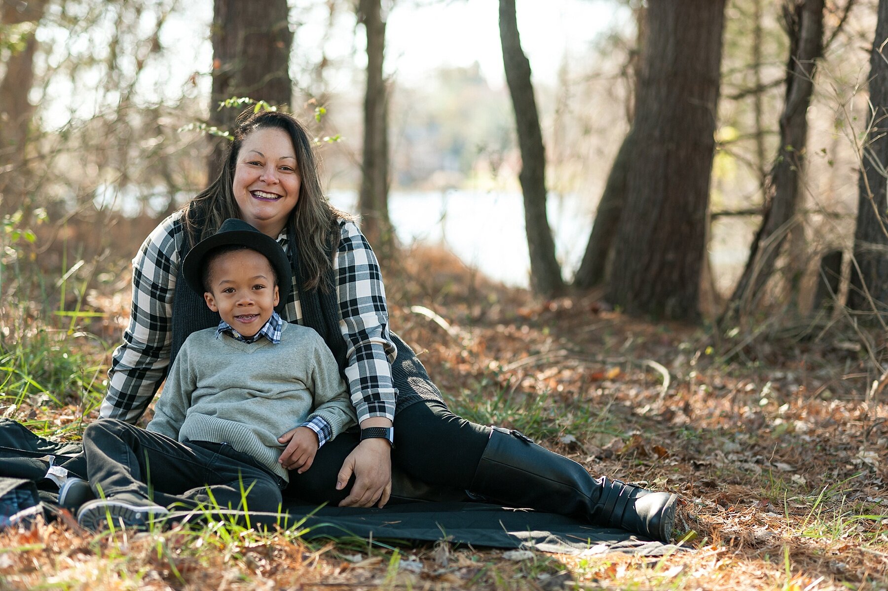 Wendy Zook Photography | Lake Linganore family portraits, lakeside family photos, family photos with dogs, family photos with aunt, Lake Linganore MD family photos, family photos in Maryland, Frederick MD family photographer, family photos in the fall, family photos in the woods