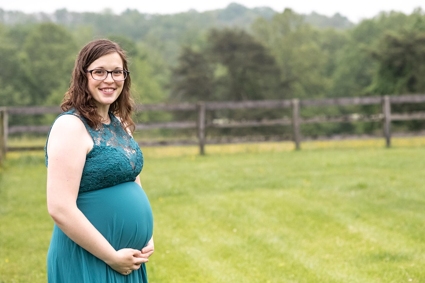 Frederick MD maternity portraits on a family farm near Lake Linganore by Wendy Zook Photography