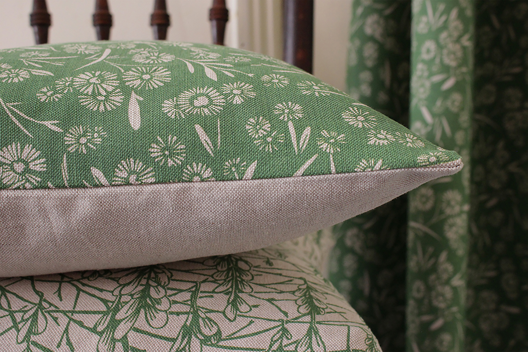 SH_DaisyDaisy_GrassGreen_Cushion2.jpg