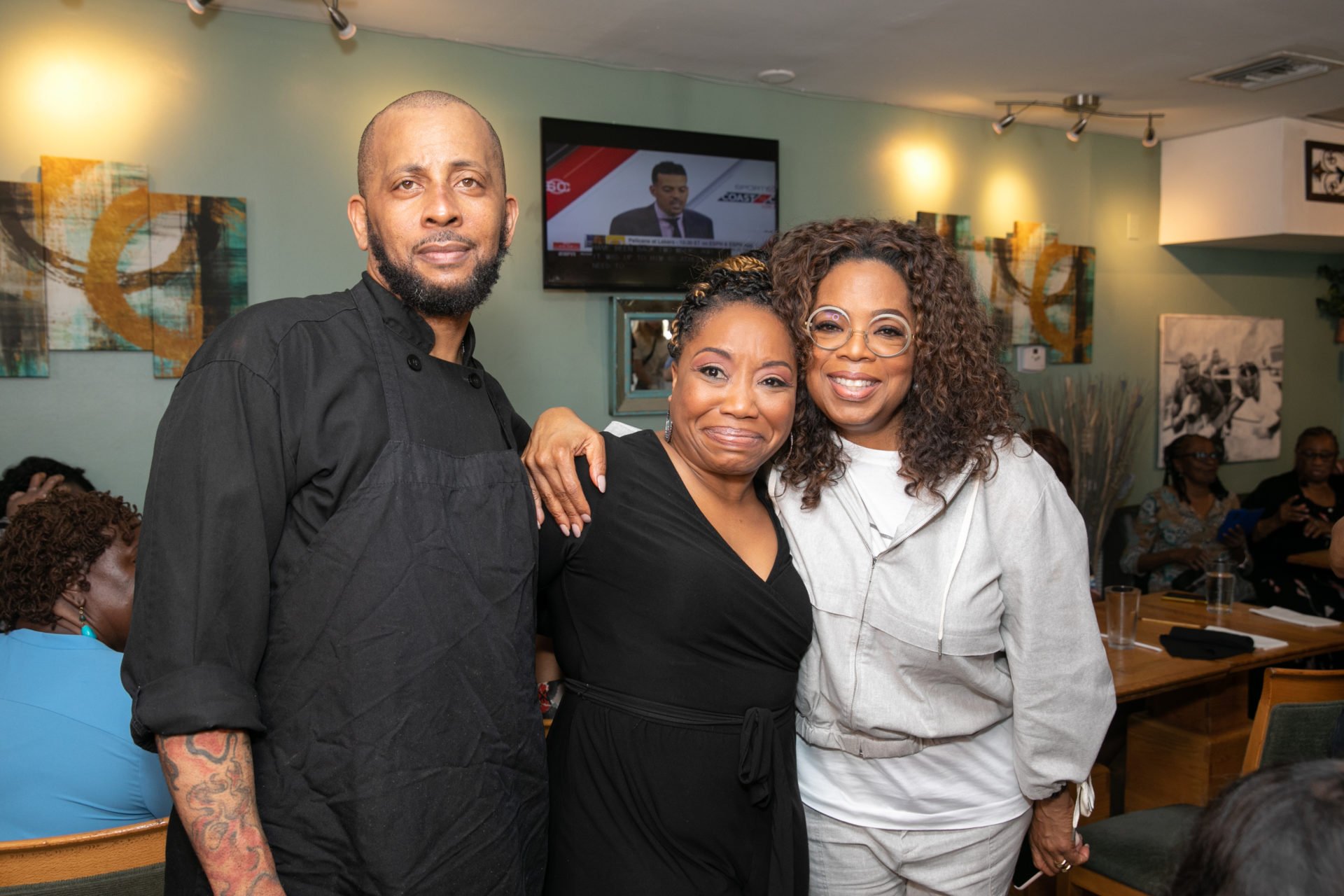 six4creative-chicagochicago-public-relations-oprah-winfreyGB1_7625.jpg