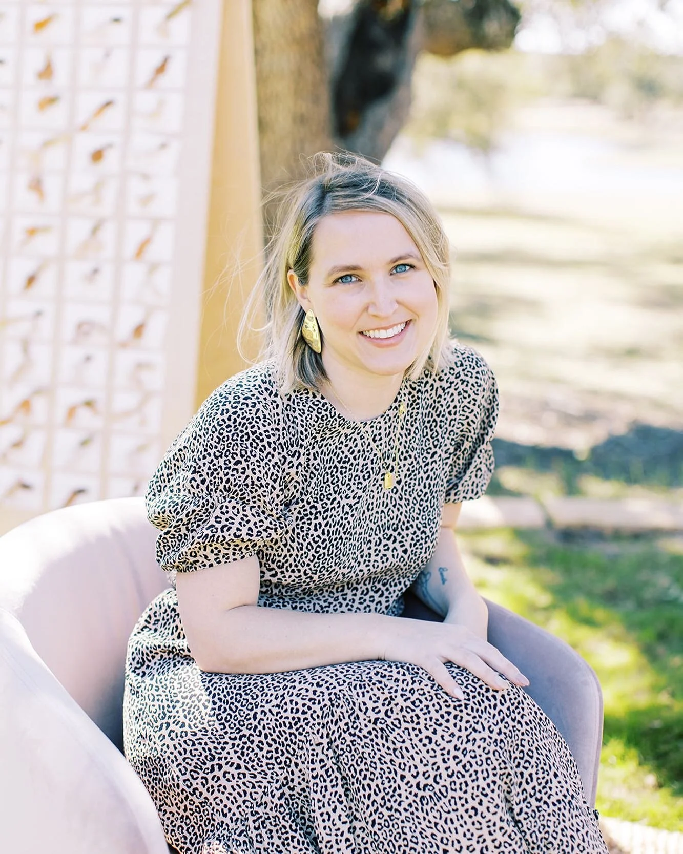 Hi y&rsquo;all! There are some new faces around here that clicked that follow button (thank you!) so I thought I should show mine
// 
I&rsquo;m Kelli and here are a few things about me... stationery edition!
⠀⠀⠀⠀⠀⠀⠀⠀⠀
Favorite stationery piece to wor