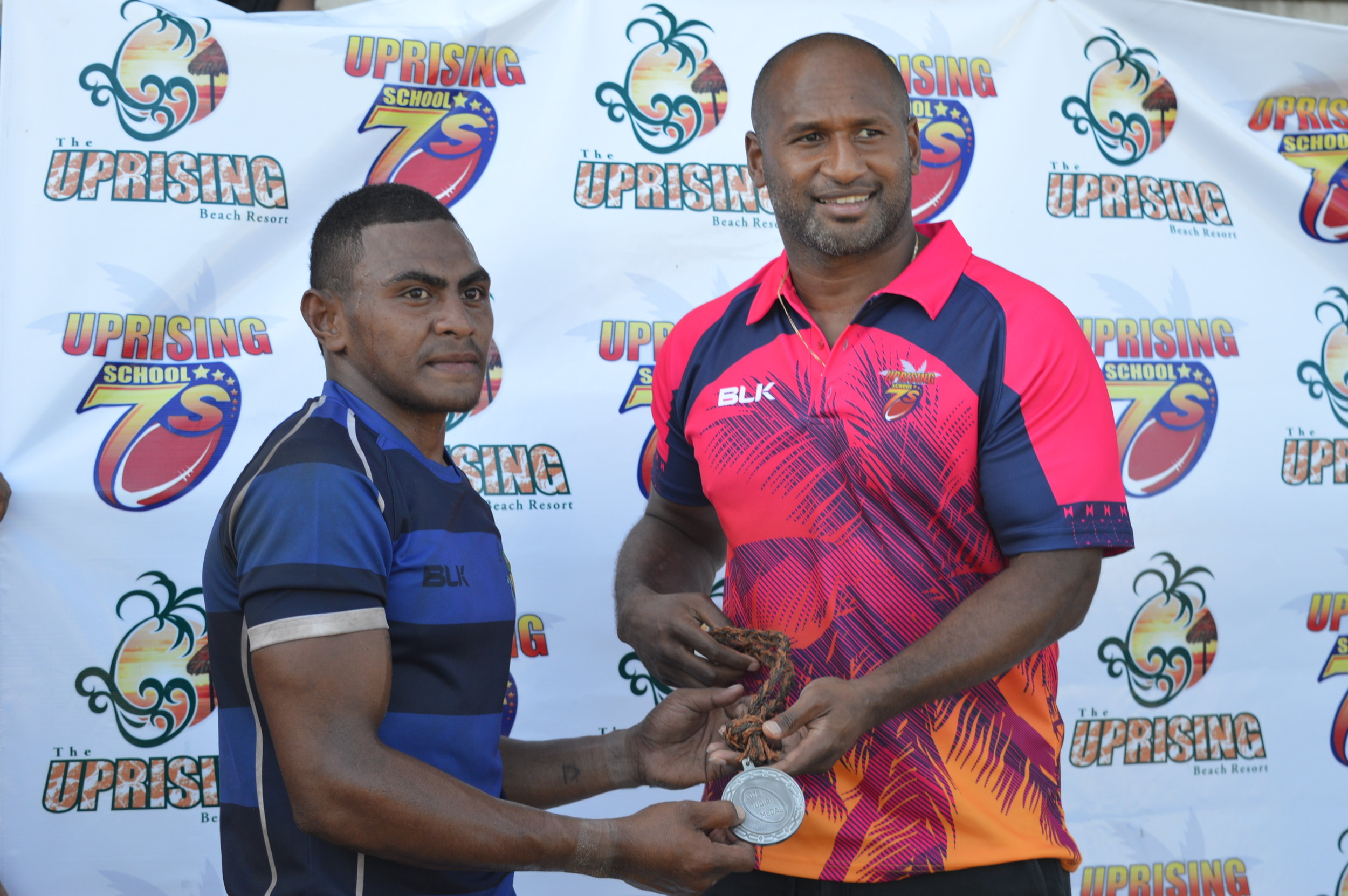Lote Tuqiri presents the player of the tournament medal to Nailati Ukelele in January 2016