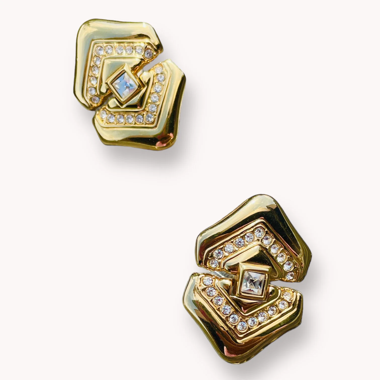 D6B82089-5293-48D2-97E6-88CCA1337514