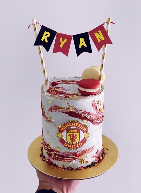 T84 Abstract Manchester United Cake Sarah S Loft