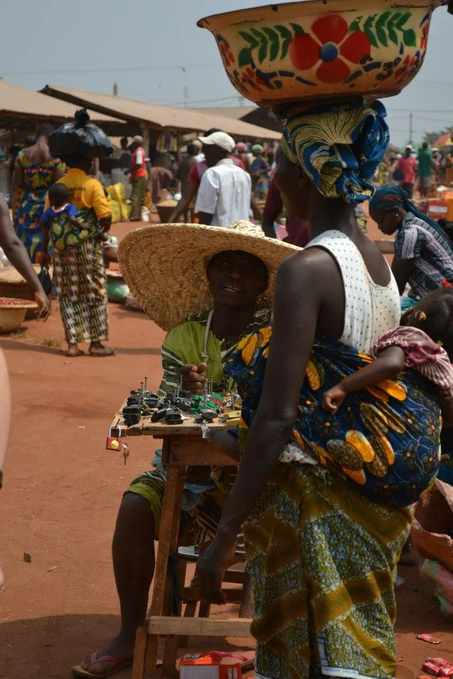 O zi cat o saptamana. Ekpui si lacul fermecat