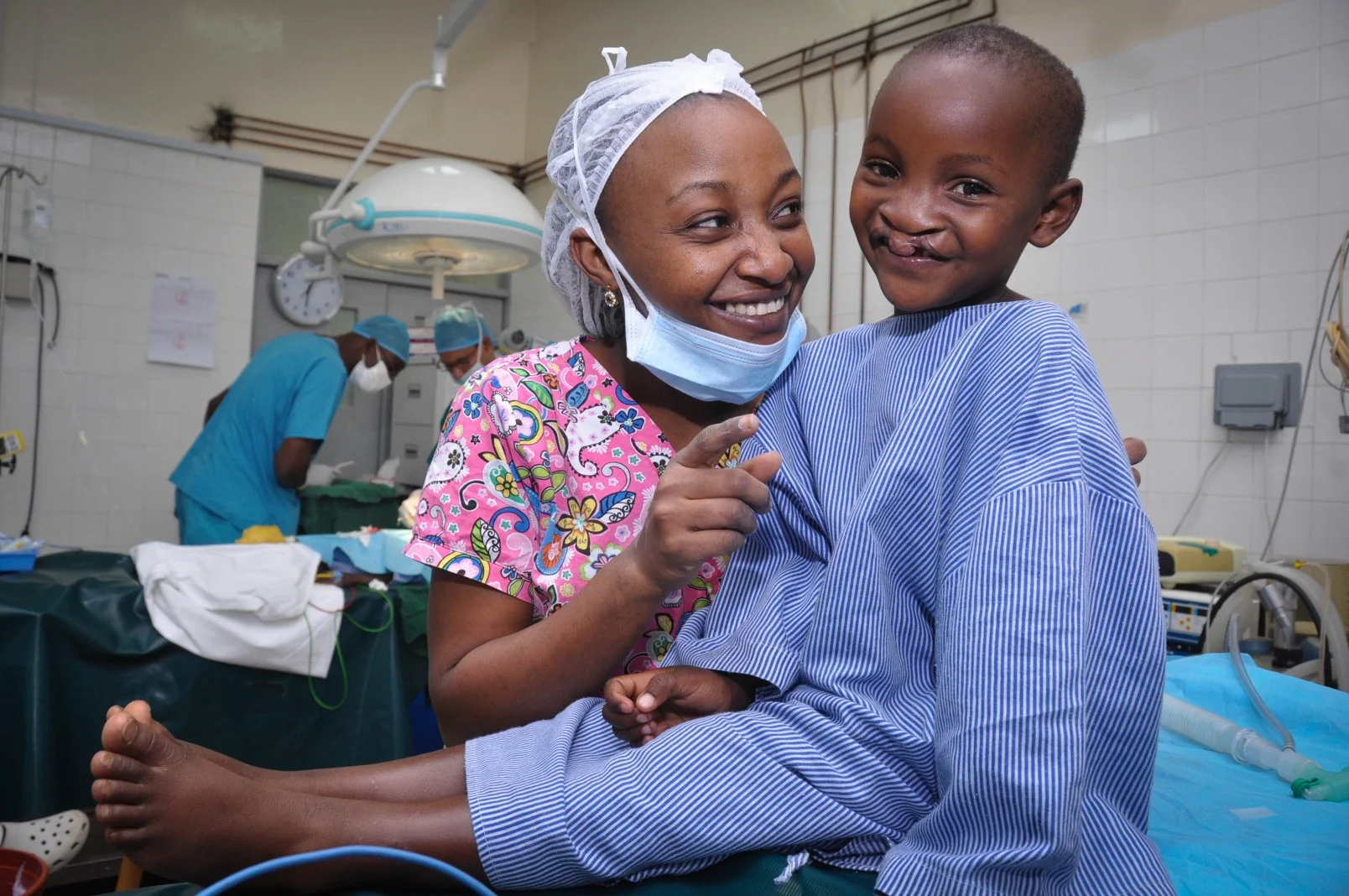 resized_VOLUNTEERS WITH PATIENTS DSC_4244.jpg