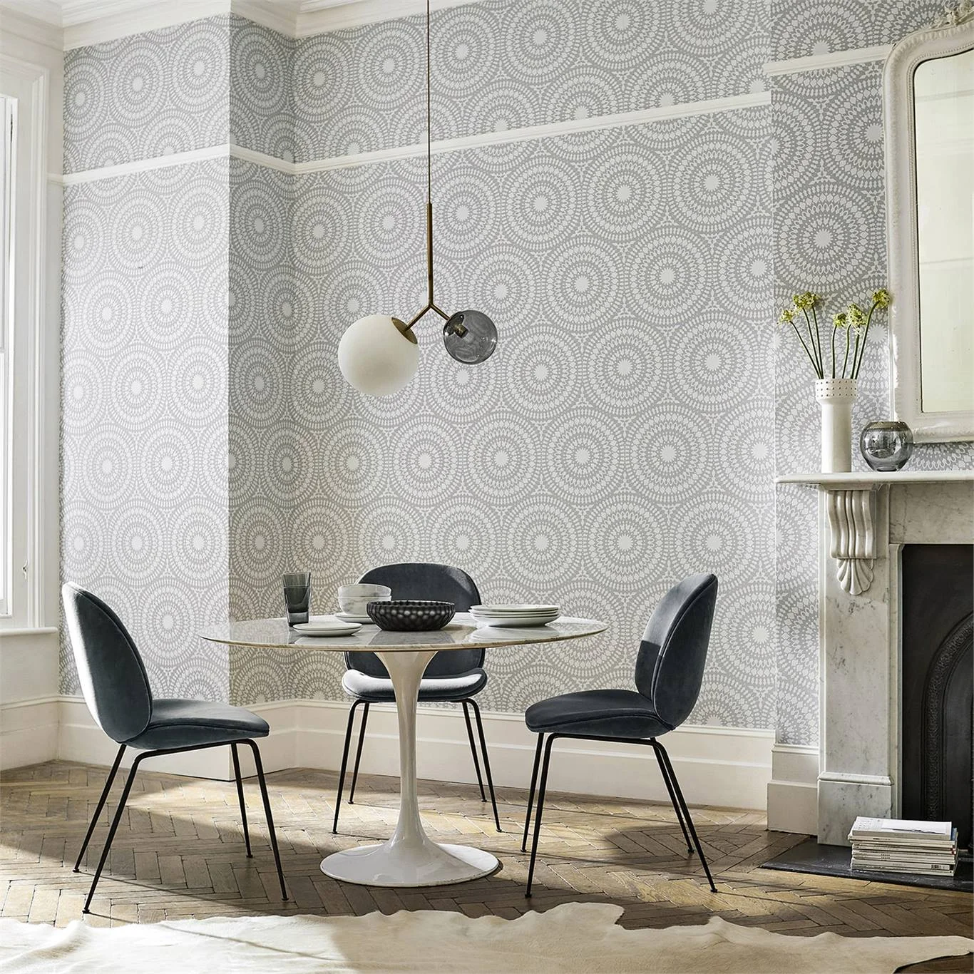 1-wallpaper-grey-white-white-geometric-dining-room-cadencia-paloma-harlequin-style-library.jpg