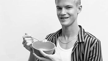 Robbie Davidson of New York Models HEIGHT: 6’2″ | WAIST: 30 | SHOE: 10 | HAIR: BLONDE | EYES: BLUE Photos by Dustin Mansyur & Marc Sifuentes Shirt by Topman