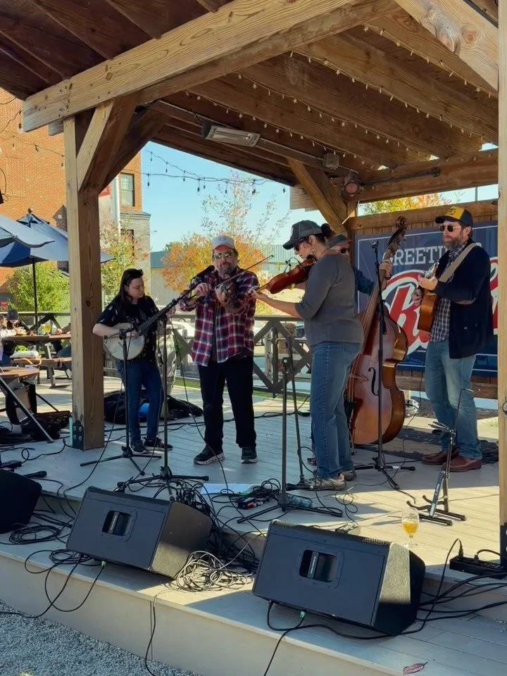Thanks to all the artists, bartenders, sound techs, and audience members for coming out yesterday for a wonderful Hardywood bluegrass festival! 

1 - richmond rounders - lost girl
2 - river city band - richmond 
3 - @sheeler and @bumdiddy_your_banjo 