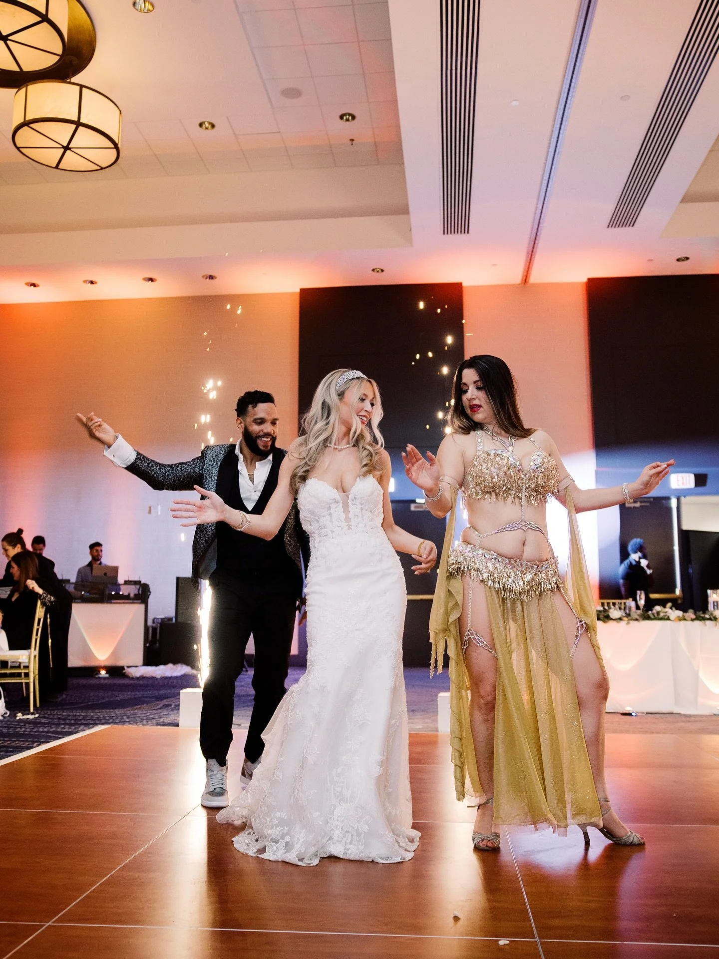 One of my favorite things that Mike and Stephanie did to elevate their guest experience during their wedding reception at @sawgrassmarriott was have a belly dancer entertain guest during dinner time. Not only was this an homage to the bride&rsquo;s A