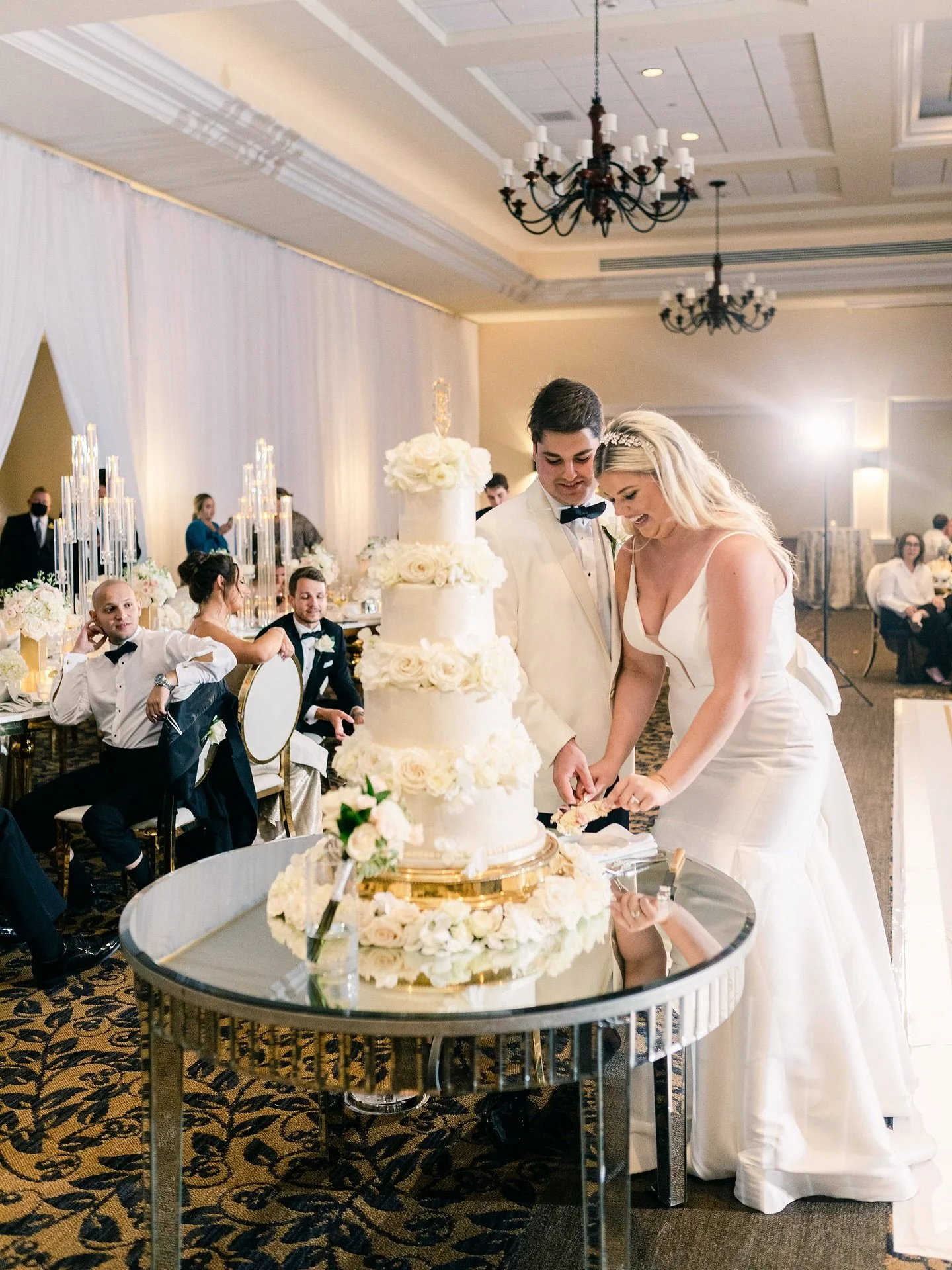 The Wicks celebrated their anniversary last month. 🤍 @dairingevents @pontevedrainnclub @studiobride @lovebridalboutique 
.
.
#jacksonvilleweddingphotographer #floridaweddingphotographer #destinationweddingphotographer #miamiweddingphotographer #stau