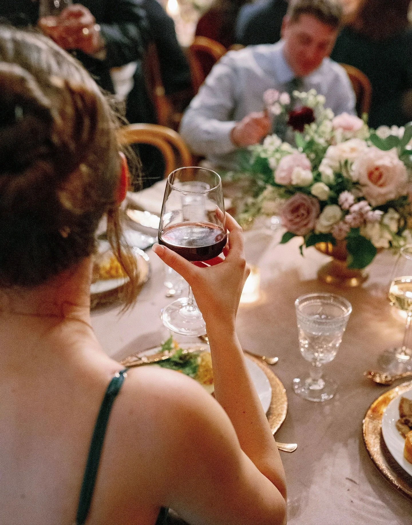 Reception moments with v + c at one of my favorite venues 🍷@omniameliaisland Always love working with @flaireweddings! 
.
.
#floridaweddingphotographer #destinationweddingphotographer #jacksonvilleweddingphotographer #staugustineweddingphotographer 