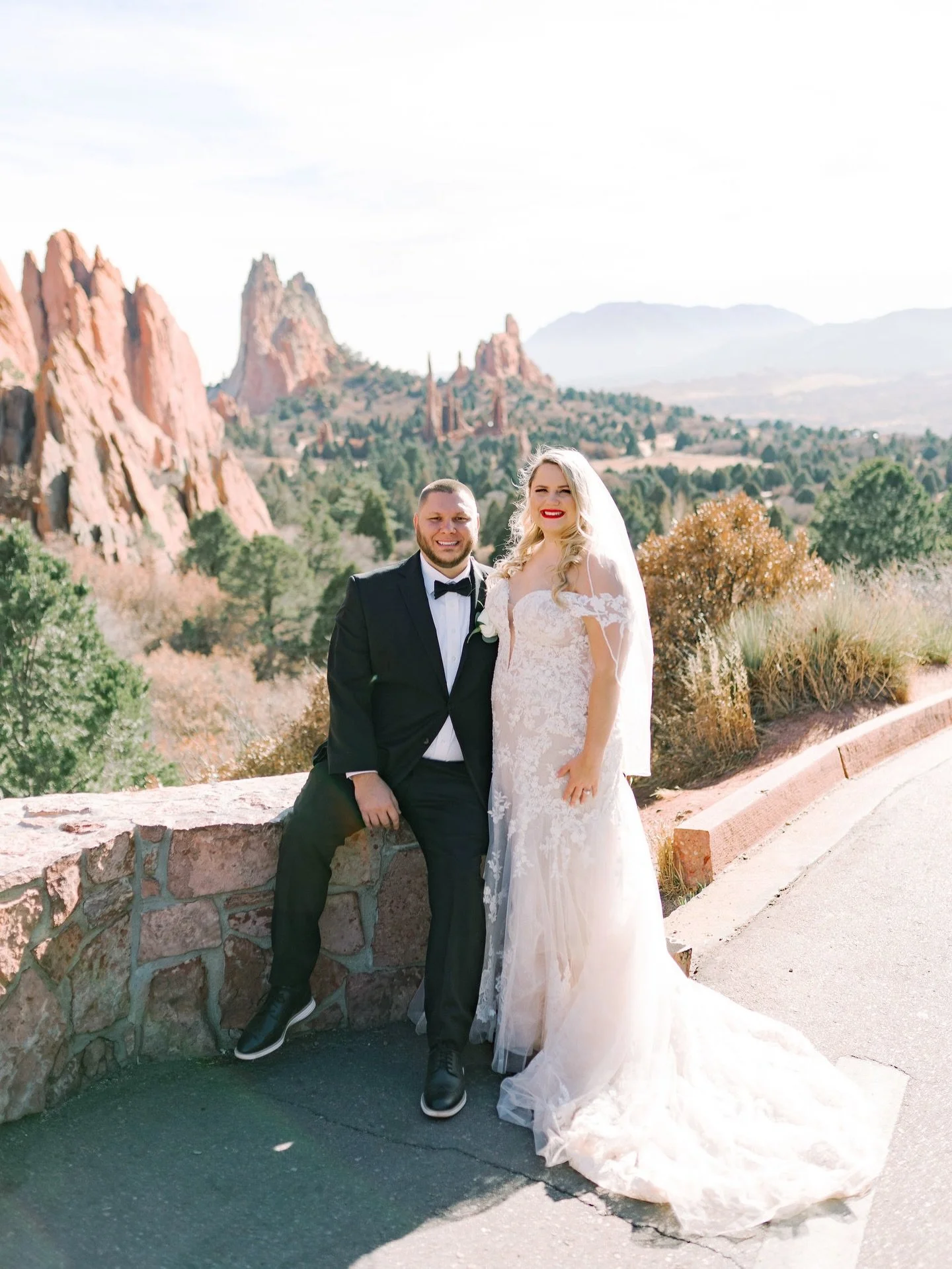 Happy anniversary to the Mooneys! Four years ago these two brought me to Colorado to photograph their elopement in Garden of The God&rsquo;s and it was one of the best times! Love seeing these two accomplish so much together over the years. 💗
HMUA: 