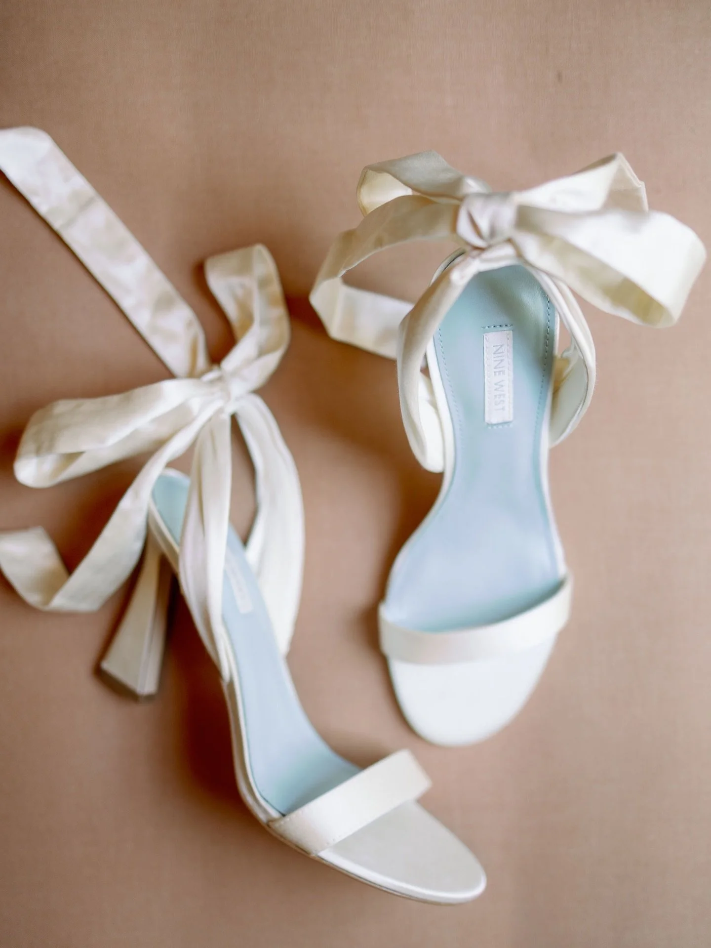 Loved everything about this day! 
Venue: @thequarryvenue 
Planning: @theexclusive_planninganddesign 
Florist: @vintage_floral_designs
HMUA: @bangsandblush_ @amandaalcantaramua 
Videographer: @h.w.films