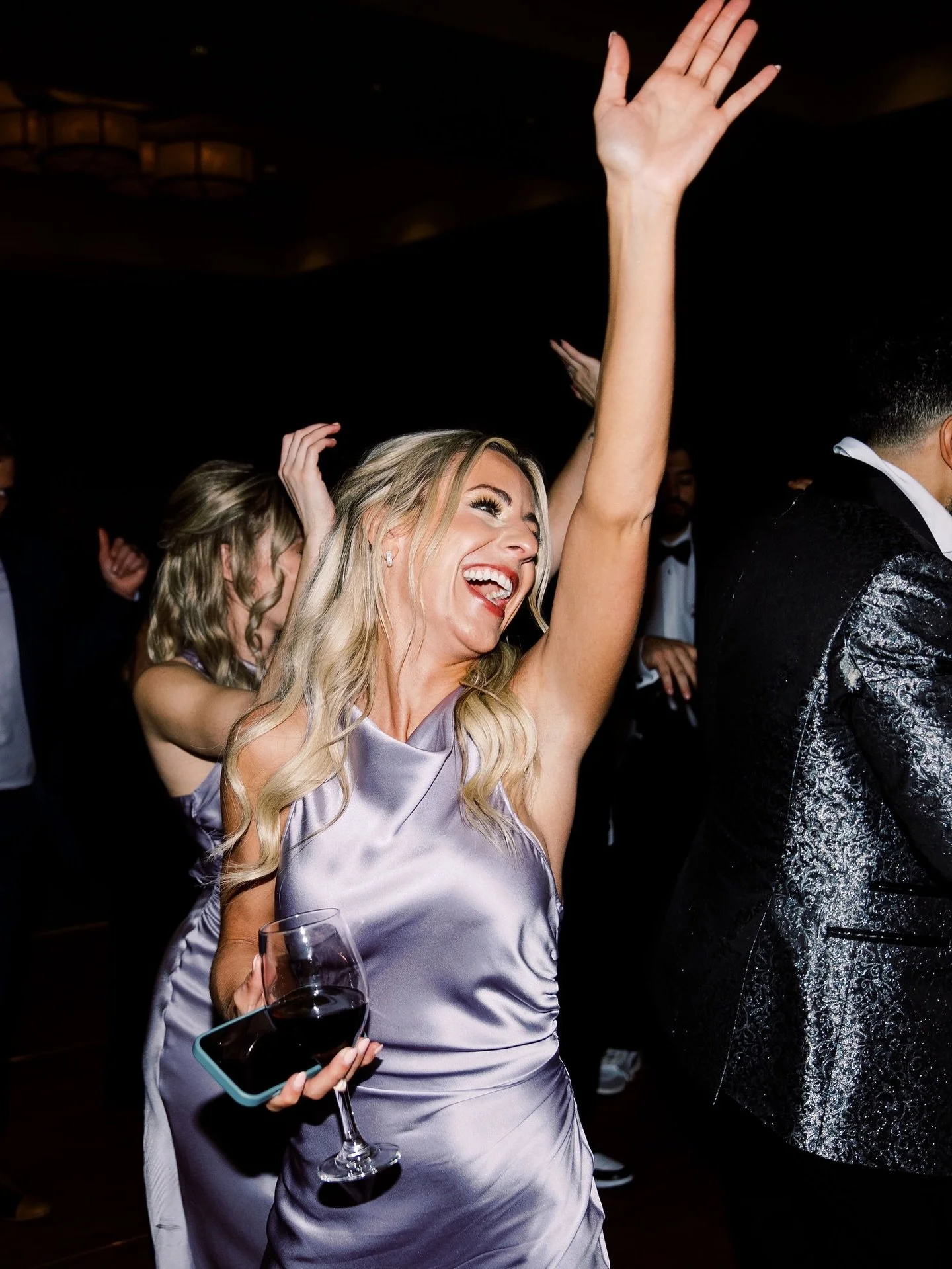 I love a lively reception! M + S know how to throw a party! 🪩 💃🏼 
@makemydayplanning @sawgrassmarriott @dj.m.fadelz 
.
.
#jacksonvilleweddingphotographer #staugustineweddingphotographer #floridaweddingphotographer #orlandoweddingphotographer #miam